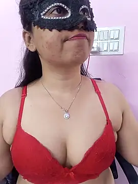 Iampriyaaa15 online show from November 15, 2025, 7:05 am