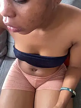 PrettyNina77 online show from September 17, 2025, 10:06 am