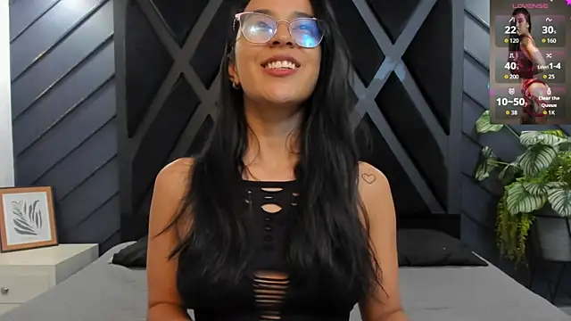 zoe martins  online show from October 8, 2025, 5:21 pm