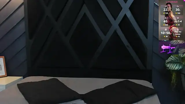 zoe martins  online show from October 18, 2025, 6:08 pm