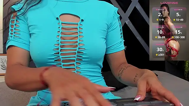 zoe martins  online show from October 30, 2025, 5:24 pm