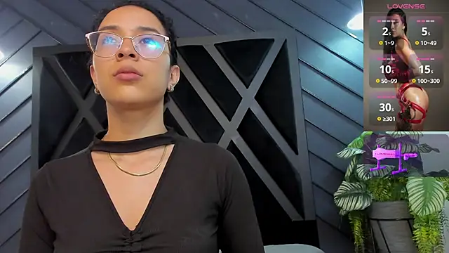 zoe martins  online show from November 6, 2025, 5:25 pm