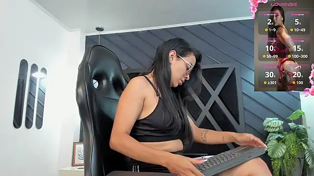 zoe martins  online show from November 29, 2025, 5:38 pm