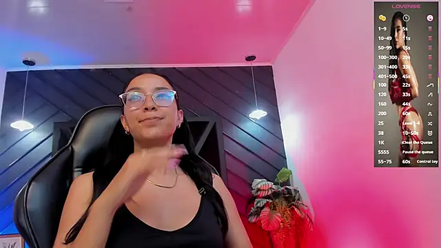 zoe martins  online show from December 19, 2025, 5:42 pm