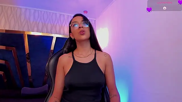 zoe martins  online show from February 14, 2026, 5:43 pm