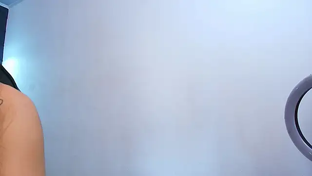 zoe martins  online show from February 23, 2026, 5:21 pm