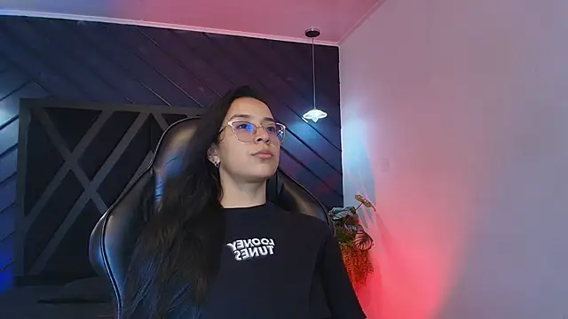 zoe martins  online show from March 16, 2026, 5:17 pm