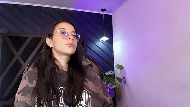 zoe martins  online show from March 25, 2026, 5:19 pm