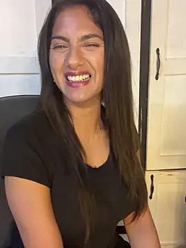 chicachocolate01 online show from September 30, 2025, 3:55 am