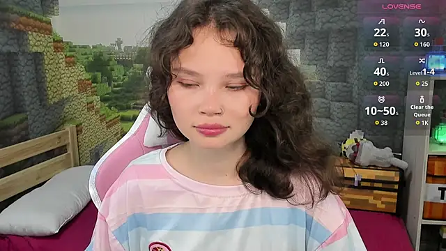 EmilyChaves online show from September 10, 2025, 6:08 pm