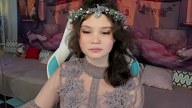 EmilyChaves online show from October 30, 2025, 6:37 am