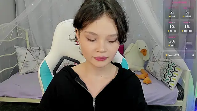 EmilyChaves online show from February 9, 2026, 7:01 am