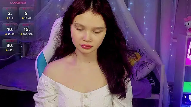 Snapshot of EmilyChaves chatting on May 5, 2026, 9:28 am EmilyChaves online show from May 5, 2026, 9:28 am