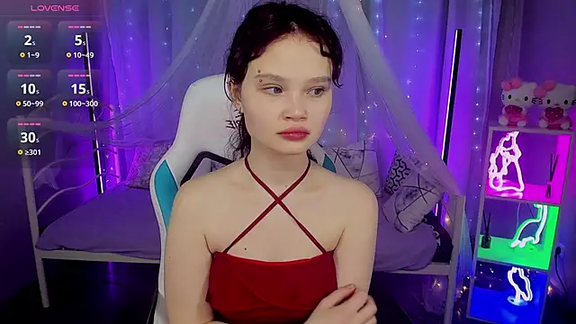 Snapshot of EmilyChaves chatting on May 13, 2026, 7:50 am EmilyChaves online show from May 13, 2026, 7:50 am