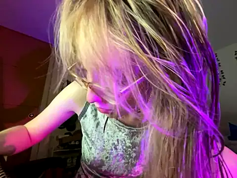 ReenKitty online show from November 12, 2025, 3:29 am