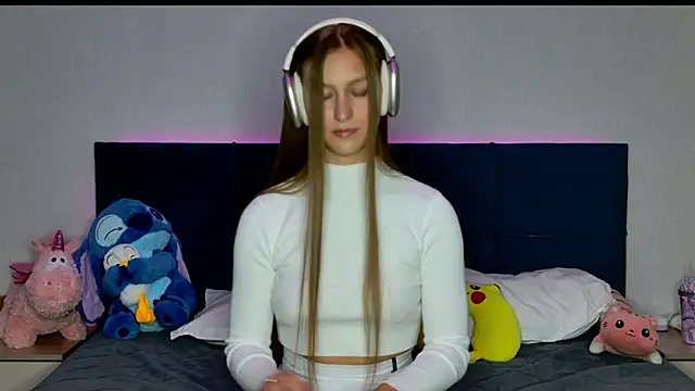 MissEmilyMiller online show from October 2, 2025, 4:47 pm