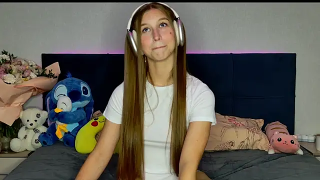 MissEmilyMiller online show from October 17, 2025, 5:04 pm