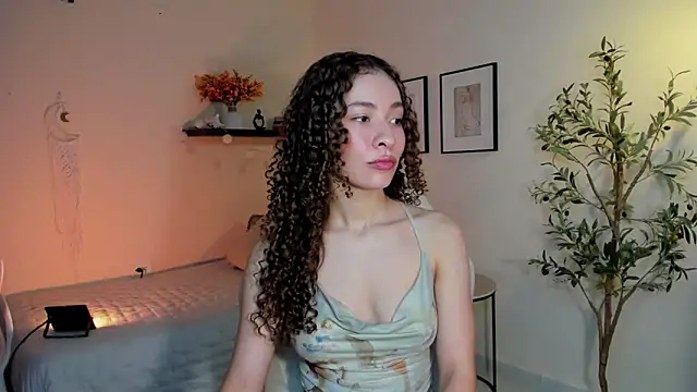 isabella-garcia- online show from April 26, 2026, 1:25 am