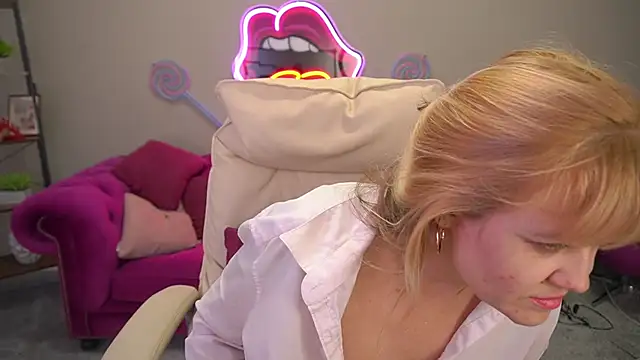 BellaLaPetit online show from March 14, 2026, 3:34 am