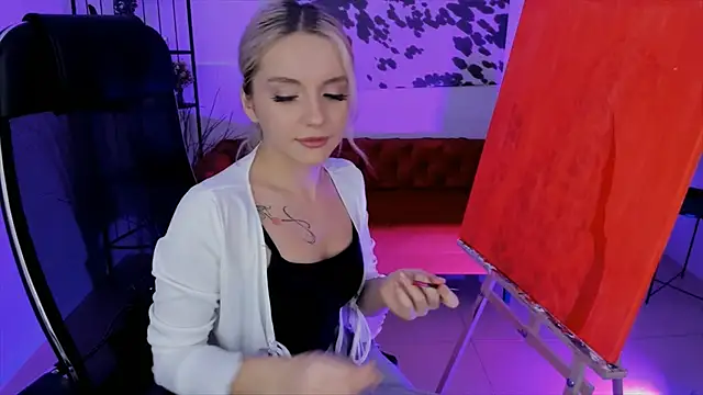 AuroraWrenfield online show from October 6, 2025, 7:28 am