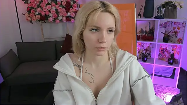 AuroraWrenfield online show from March 13, 2026, 4:19 am