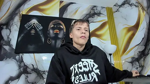 Snapshot of mono_blonde chatting on June 10, 2026, 11:31 am mono blonde online show from June 10, 2026, 11:31 am