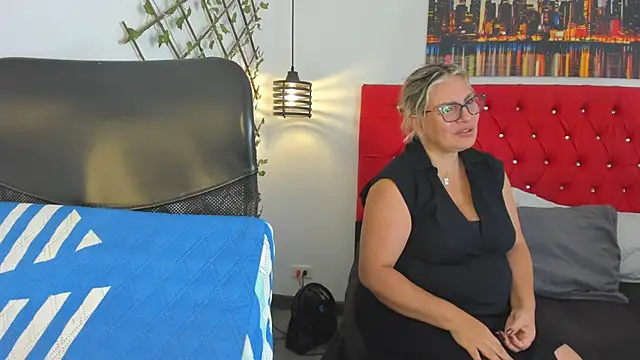 carolinacrus01 online show from September 27, 2025, 5:29 pm