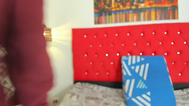 carolinacrus01 online show from September 30, 2025, 4:12 pm