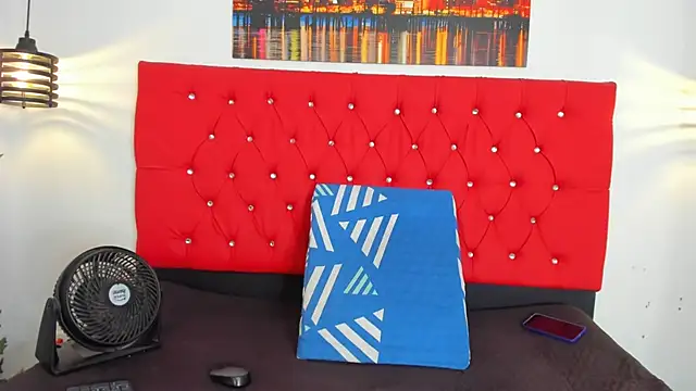 carolinacrus01 online show from November 9, 2025, 3:21 pm