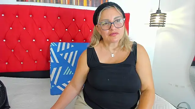 Snapshot of carolinacrus01 chatting on December 16, 2025, 4:01 pm carolinacrus01 online show from December 16, 2025, 4:01 pm