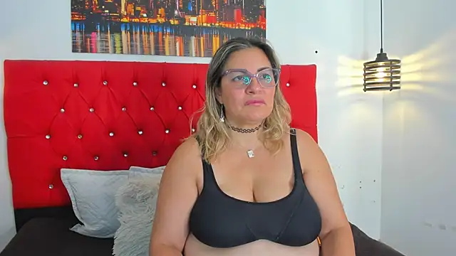 Snapshot of carolinacrus01 chatting on February 14, 2026, 3:20 pm carolinacrus01 online show from February 14, 2026, 3:20 pm