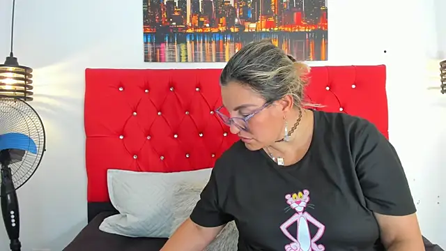 Snapshot of carolinacrus01 chatting on February 17, 2026, 3:19 pm carolinacrus01 online show from February 17, 2026, 3:19 pm