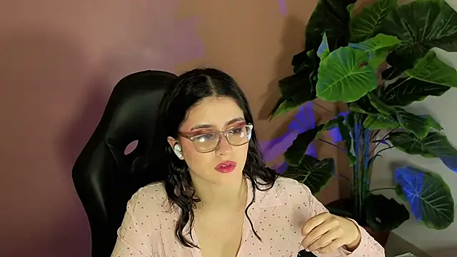 LiLLiAnderson online show from September 9, 2025, 11:43 am