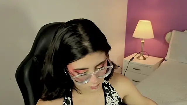 LiLLiAnderson online show from October 17, 2025, 11:57 am