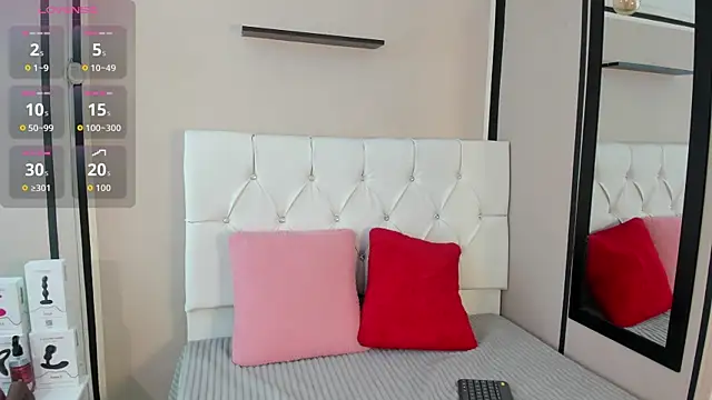 Axel  Evans online show from September 16, 2025, 12:39 pm