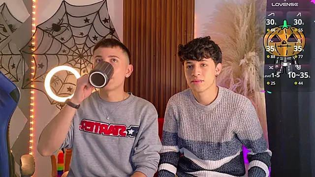 Axel  Evans online show from October 8, 2025, 12:03 pm