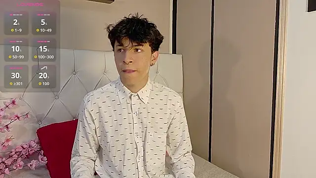 Axel  Evans online show from October 24, 2025, 11:17 am