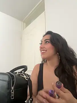 my aleja  online show from October 7, 2025, 6:49 pm