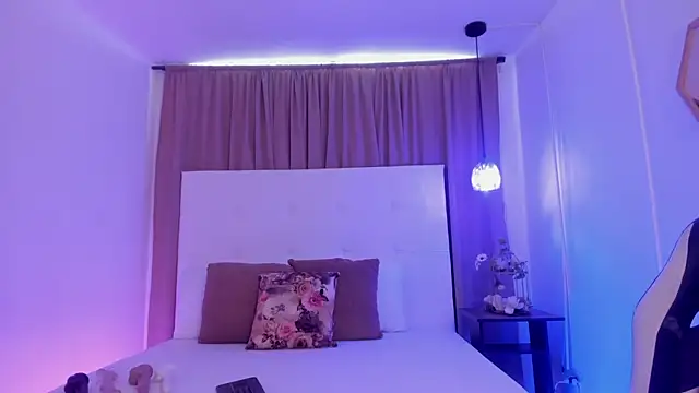 M0lly Beckers online show from October 1, 2025, 2:01 pm