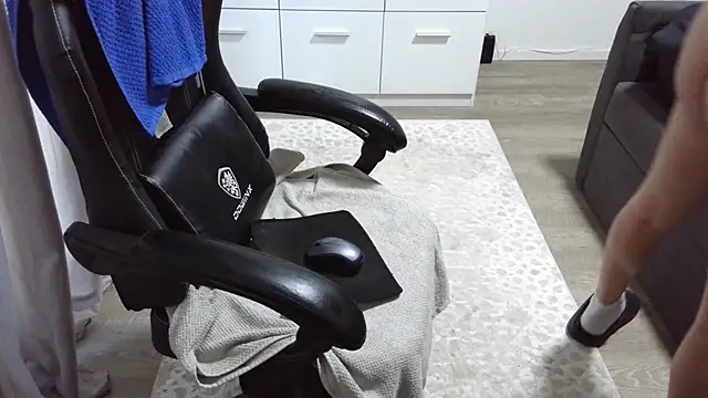 Milo9210 online show from April 28, 2026, 5:23 am