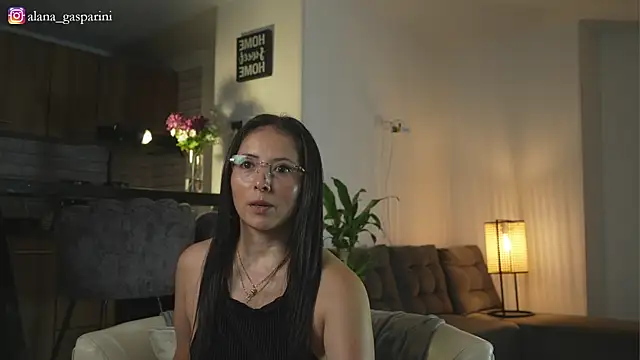 alana gasparini online show from November 10, 2025, 12:53 am