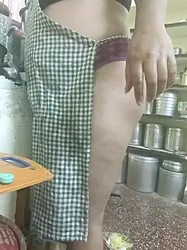 dhanshri143 online show from November 10, 2025, 4:33 am