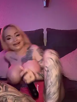 shortybig official online show from April 22, 2026, 4:04 am