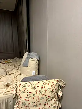 haiyan125216 online show from October 4, 2025, 9:51 am