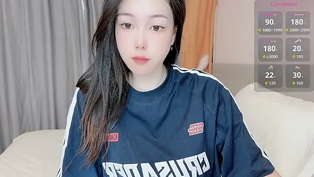 Snapshot of Bella_Ava chatting on October 16, 2025, 3:51 am Bella Ava online show from October 16, 2025, 3:51 am