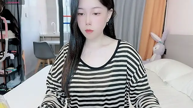 Snapshot of Bella_Ava chatting on October 17, 2025, 6:16 am Bella Ava online show from October 17, 2025, 6:16 am