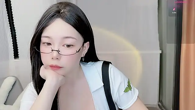 Snapshot of Bella_Ava chatting on December 2, 2025, 3:29 pm Bella Ava online show from December 2, 2025, 3:29 pm