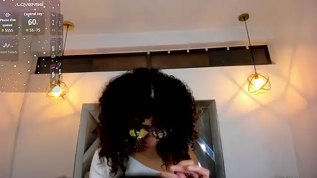 Hanna Cornee  online show from February 3, 2026, 12:21 pm