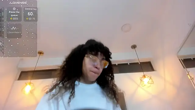 Hanna Cornee  online show from February 12, 2026, 12:11 pm