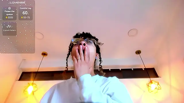 Hanna Cornee  online show from February 24, 2026, 12:03 pm